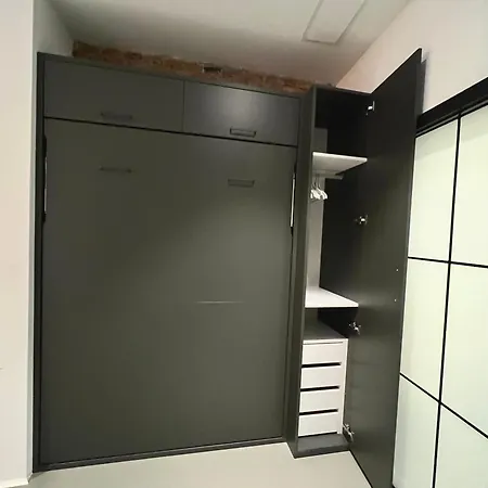 Apartament One Bedroom, Bed, Sofa Bed, Home-office, Modern, Quiet, Fully Equipped, Powerful Ac, 300 Mbps Fibre, Washer And Dryer *