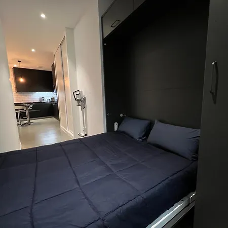 One Bedroom, Bed, Sofa Bed, Home-office, Modern, Quiet, Fully Equipped, Powerful Ac, 300 Mbps Fibre, Washer And Dryer Apartament