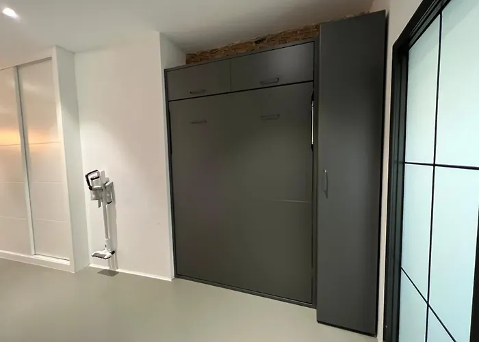 Apartment One Bedroom, Bed, Sofa Bed, Home-office, Modern, Quiet, Fully Equipped, Powerful Ac, 300 Mbps Fibre, Washer And Dryer
