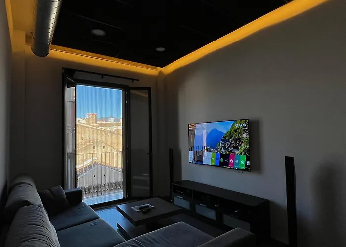 One Bedroom, Bed, Sofa Bed, Home-office, Modern, Quiet, Fully Equipped, Powerful Ac, 300 Mbps Fibre, Washer And Dryer