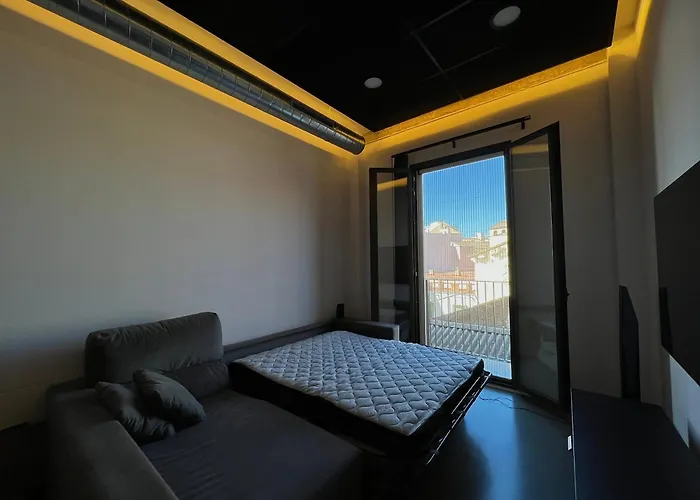 Apartment One Bedroom, Bed, Sofa Bed, Home-office, Modern, Quiet, Fully Equipped, Powerful Ac, 300 Mbps Fibre, Washer And Dryer