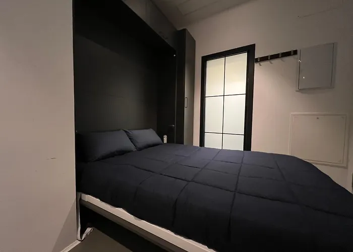 Apartment One Bedroom, Bed, Sofa Bed, Home-office, Modern, Quiet, Fully Equipped, Powerful Ac, 300 Mbps Fibre, Washer And Dryer *