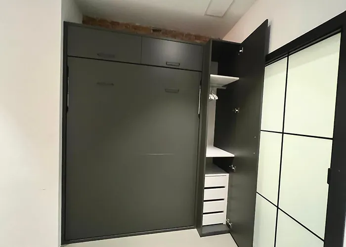 Apartment One Bedroom, Bed, Sofa Bed, Home-office, Modern, Quiet, Fully Equipped, Powerful Ac, 300 Mbps Fibre, Washer And Dryer *