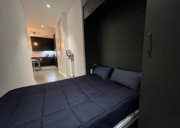 One Bedroom, Bed, Sofa Bed, Home-office, Modern, Quiet, Fully Equipped, Powerful Ac, 300 Mbps Fibre, Washer And Dryer Apartment