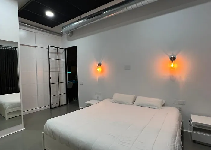 Apartment One Bedroom, Bed, Sofa Bed, Home-office, Modern, Quiet, Fully Equipped, Powerful Ac, 300 Mbps Fibre, Washer And Dryer *