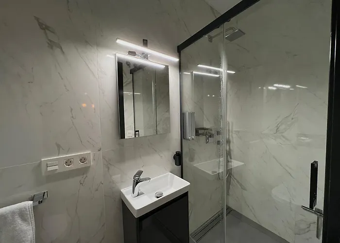 Apartment One Bedroom, Bed, Sofa Bed, Home-office, Modern, Quiet, Fully Equipped, Powerful Ac, 300 Mbps Fibre, Washer And Dryer